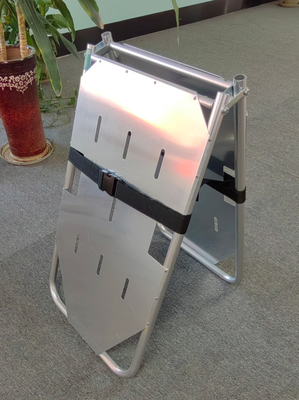 Harga yang bagus Aluminium Alloy Hard Board Dua Lipat Stretcher Untuk Transfer Pasien Berat Ringan Nyaman Untuk Membawa on line