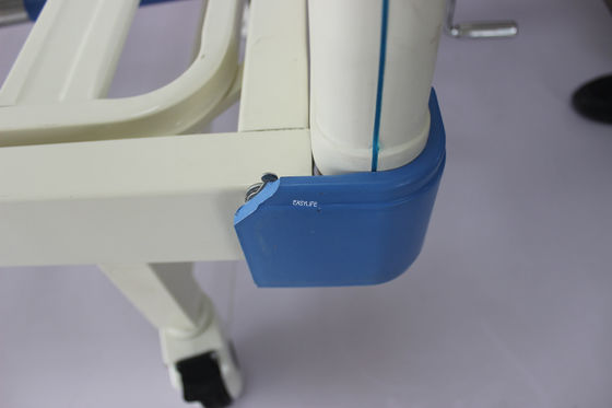 Tiga Engkol Manual Tempat Tidur Medis ICU 80MM Bingkai 159Kg Tiga Engkol