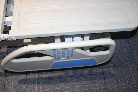 Cold Rolled Steel 85in Electric Hospital Bed Untuk Penggunaan Di Rumah W105 Putih Dengan Toilet