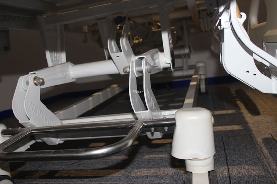 Cold Rolled Steel 85in Electric Hospital Bed Untuk Penggunaan Di Rumah W105 Putih Dengan Toilet