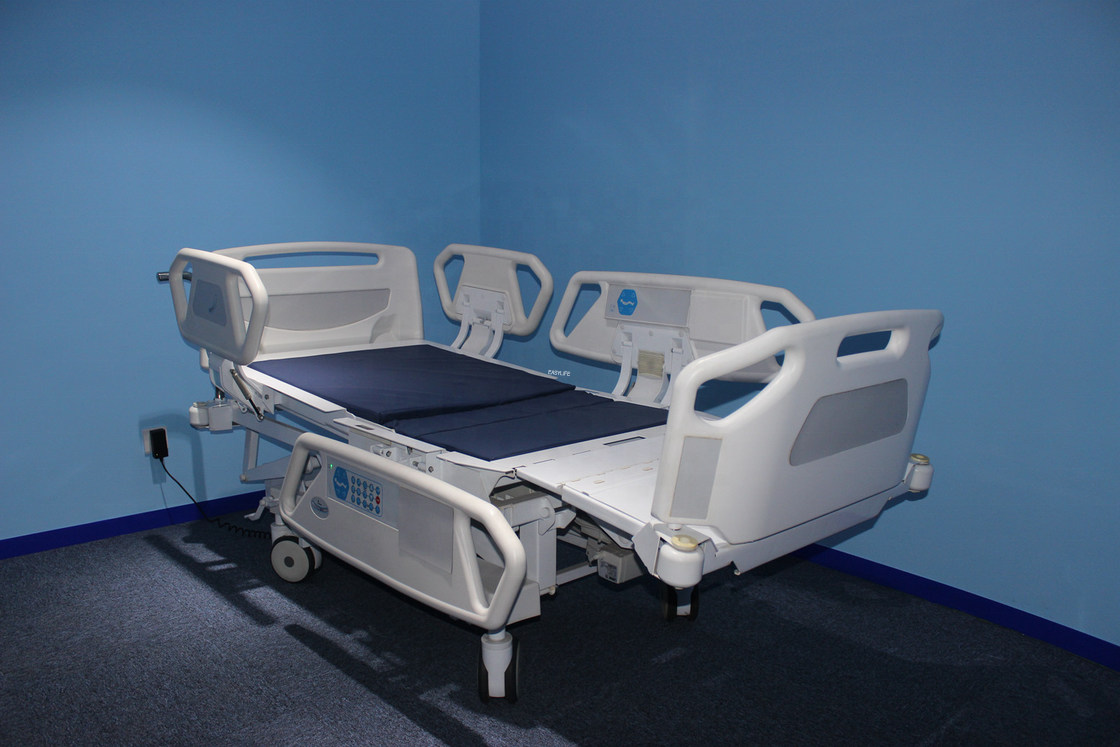 Cold Rolled Steel 85in Electric Hospital Bed Untuk Penggunaan Di Rumah W105 Putih Dengan Toilet
