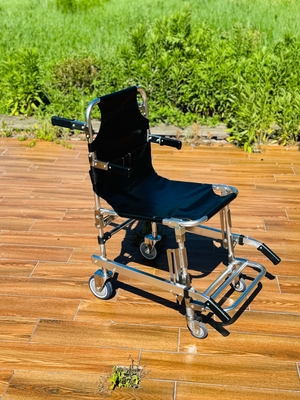 Harga yang bagus Lantai Lantai Alloy Aluminium Tepisi Lipat Dengan Kain PVC 4 Roda Dan 6 Pegang on line